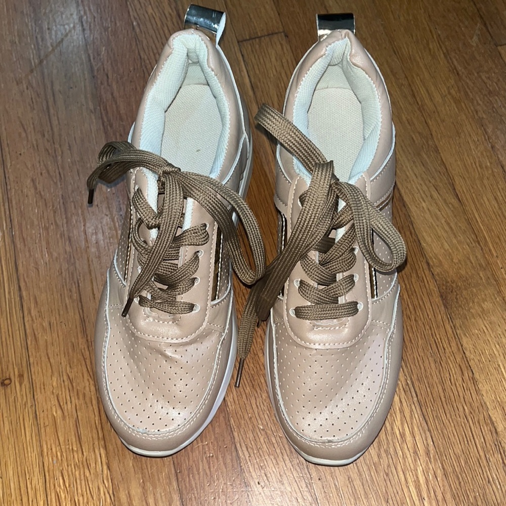 Brown and gold sneakers. Narrow . Size 5.